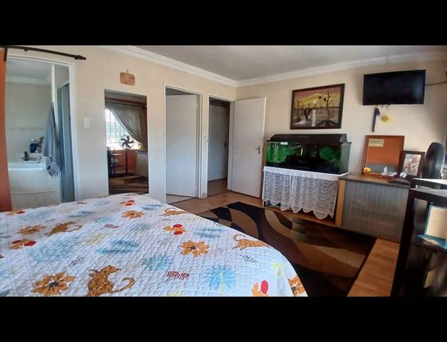 6 BEDROOM GATED ESTATE FOR SALE IN KEMPTON PARK EXT 4